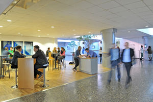 Das Foyer der Hochschule Das Foyer der Hochschule