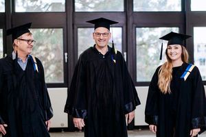 Unsere Studierenden kommen aus den verschiedensten Branchen mit den unterschiedlichsten Berufserfahrungen. Unsere Studierenden kommen aus den verschiedensten Branchen mit den unterschiedlichsten Berufserfahrungen.