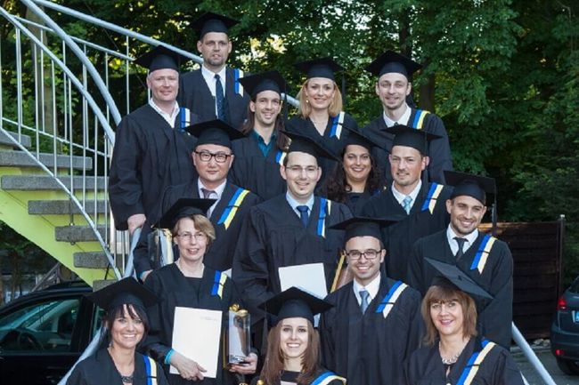 Jedes Jahr findet unsere Absolventenfeier statt. Jedes Jahr findet unsere Absolventenfeier statt.