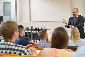 Studieren in kleinen Gruppen mit hoher Qualität Studieren in kleinen Gruppen mit hoher Qualität