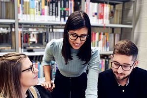 Die Bibliothek der Hochschule Ludwigshafen steht Ihnen jederzeit zur freien Verfügung. Die Bibliothek der Hochschule Ludwigshafen steht Ihnen jederzeit zur freien Verfügung.
