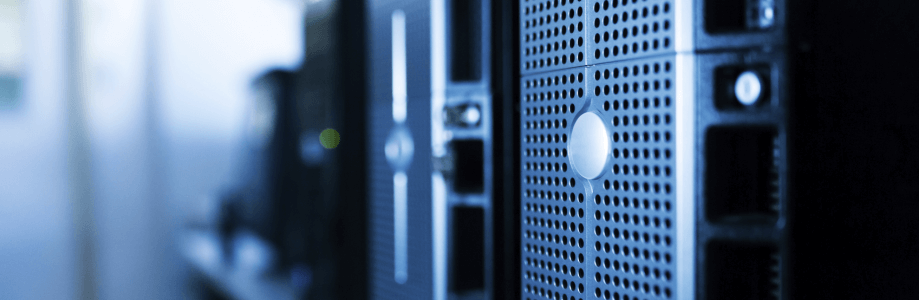 Data Management Rechner in blauem Licht