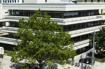 Ein Foto des Campusgebäude der DHBW Stuttgart